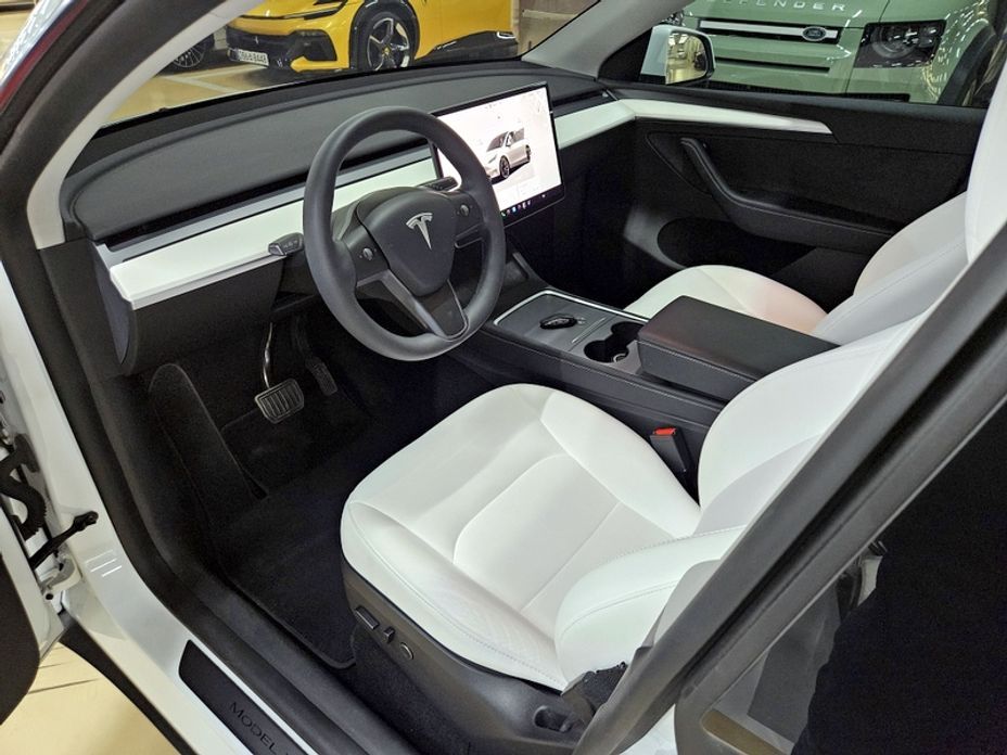Tesla Model Y 2023