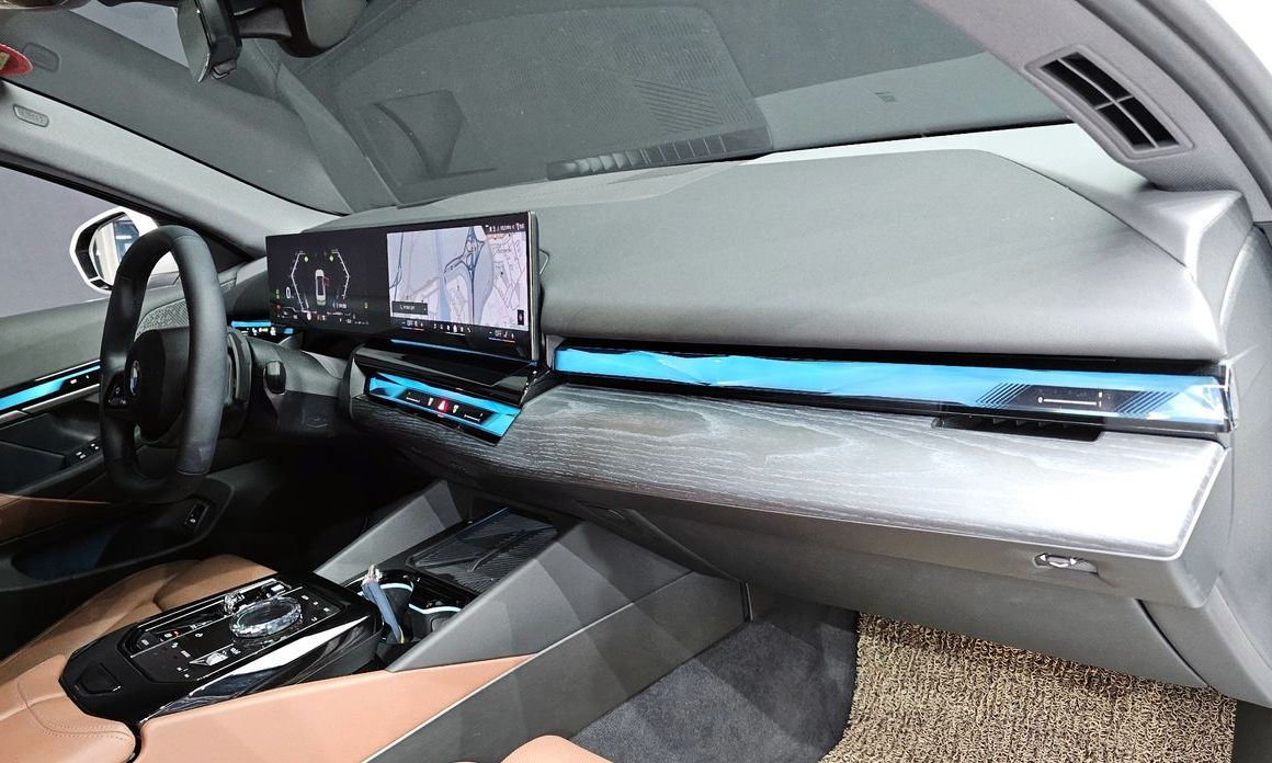 BMW 5-Series 2024