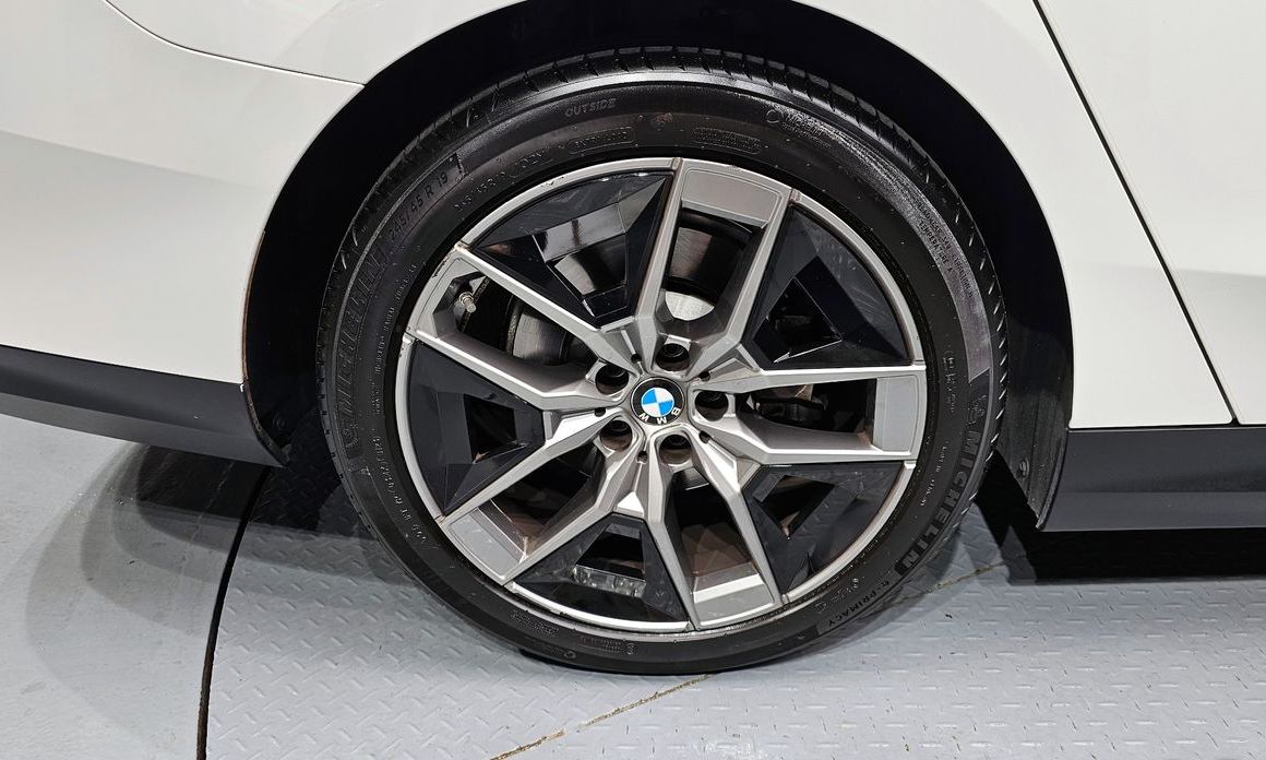 BMW 5-Series 2024