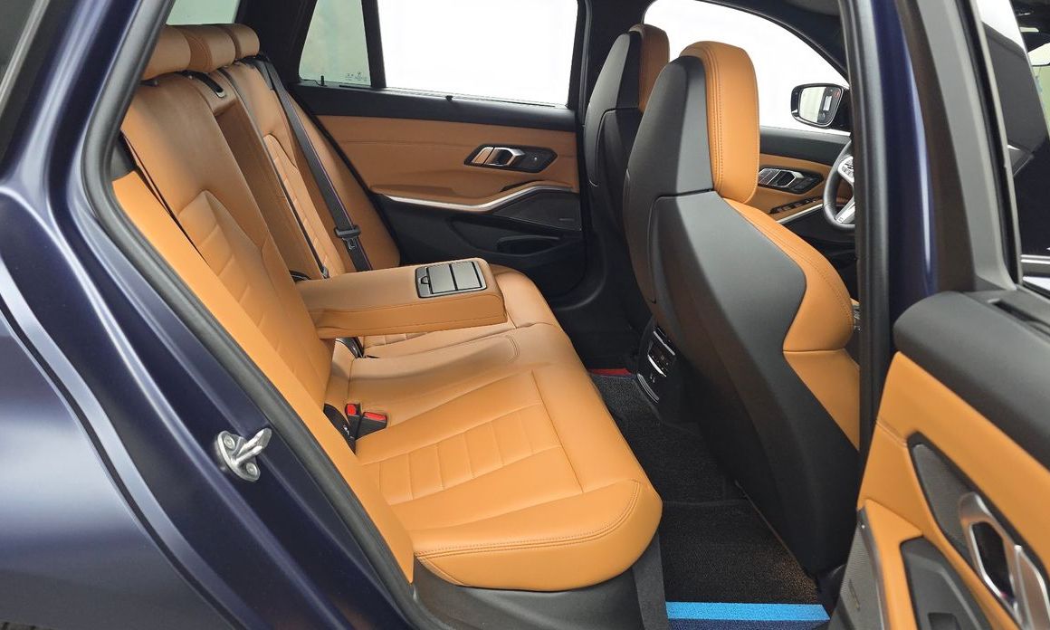 BMW 3-Series 2023