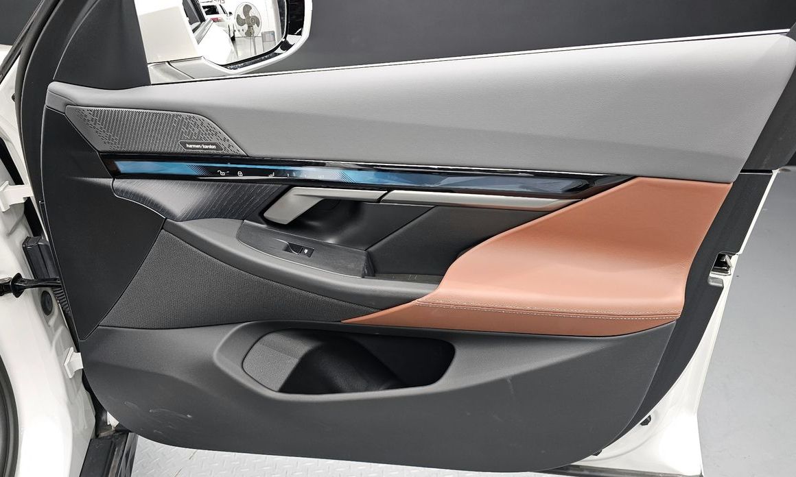 BMW 5-Series 2024