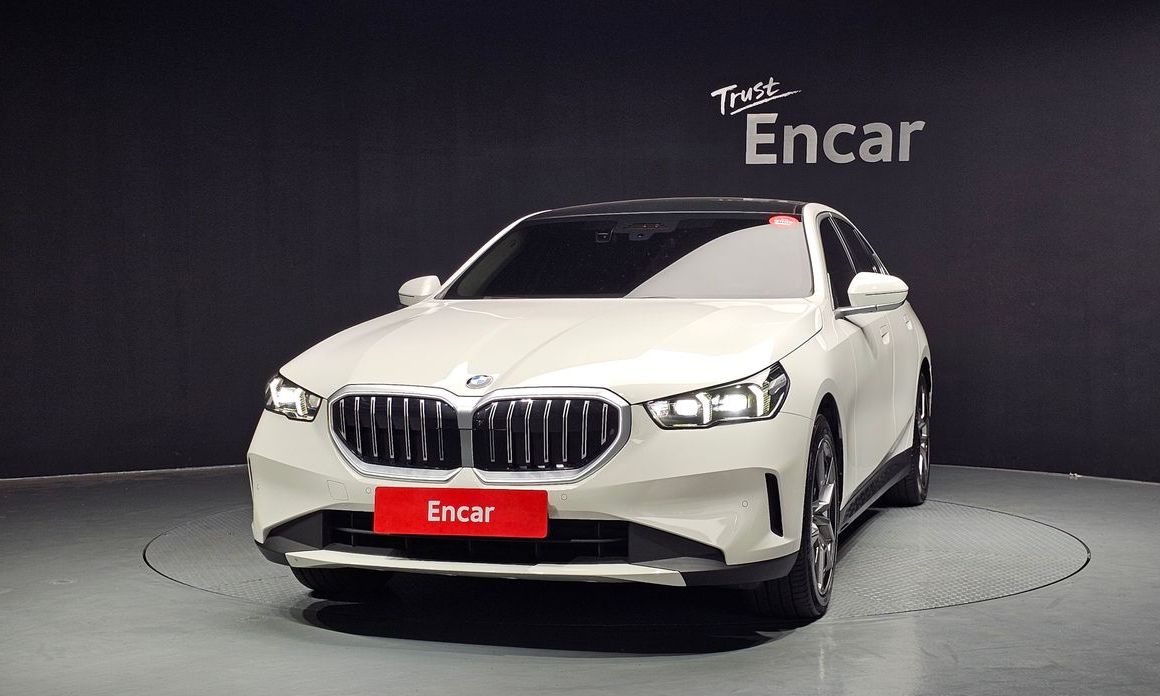 BMW 5-Series 2024