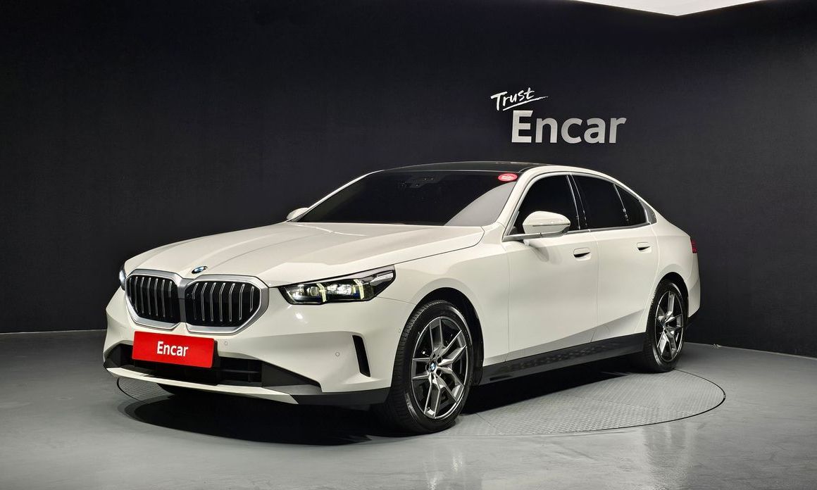 BMW 5-Series 2024