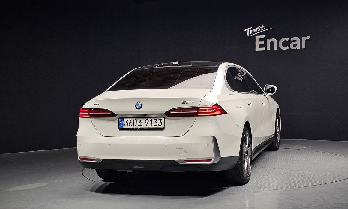 BMW 5-Series 2024