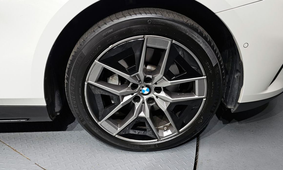 BMW 5-Series 2024