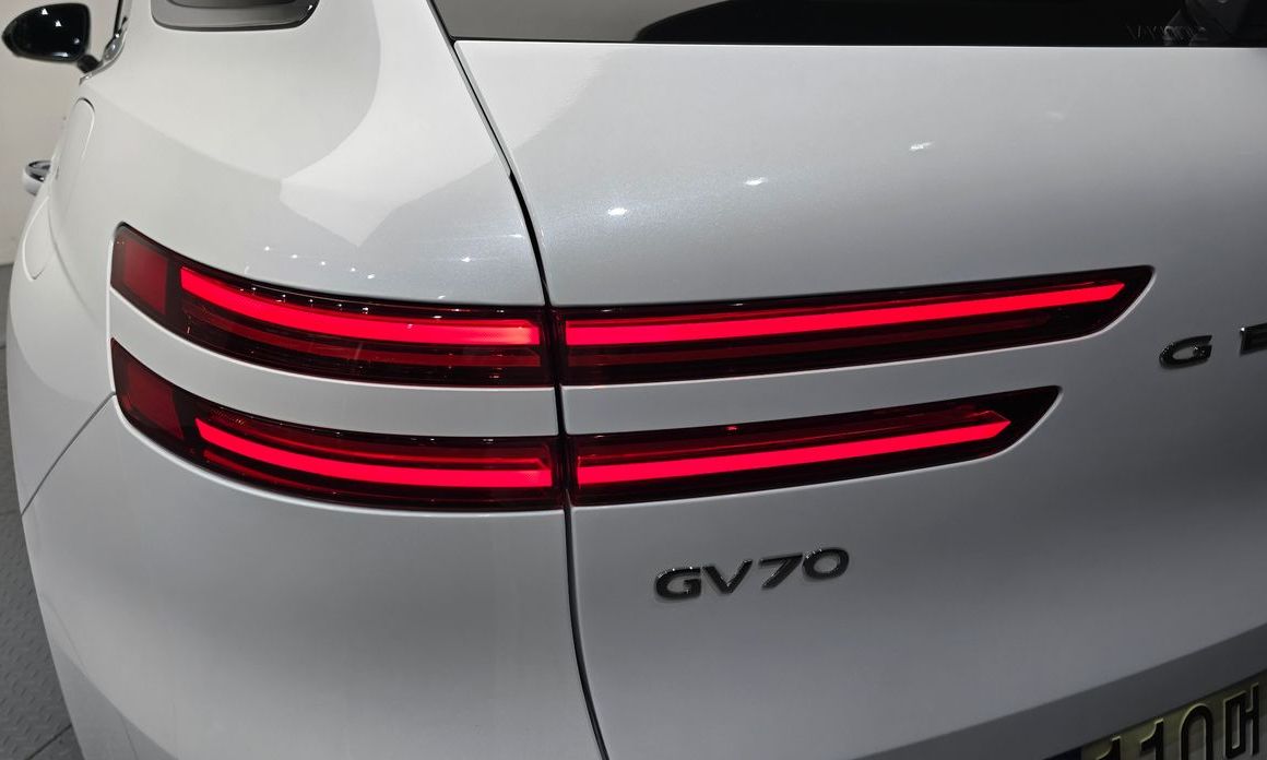 Genesis GV70 2025