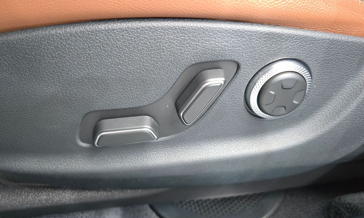 Genesis GV70 2025