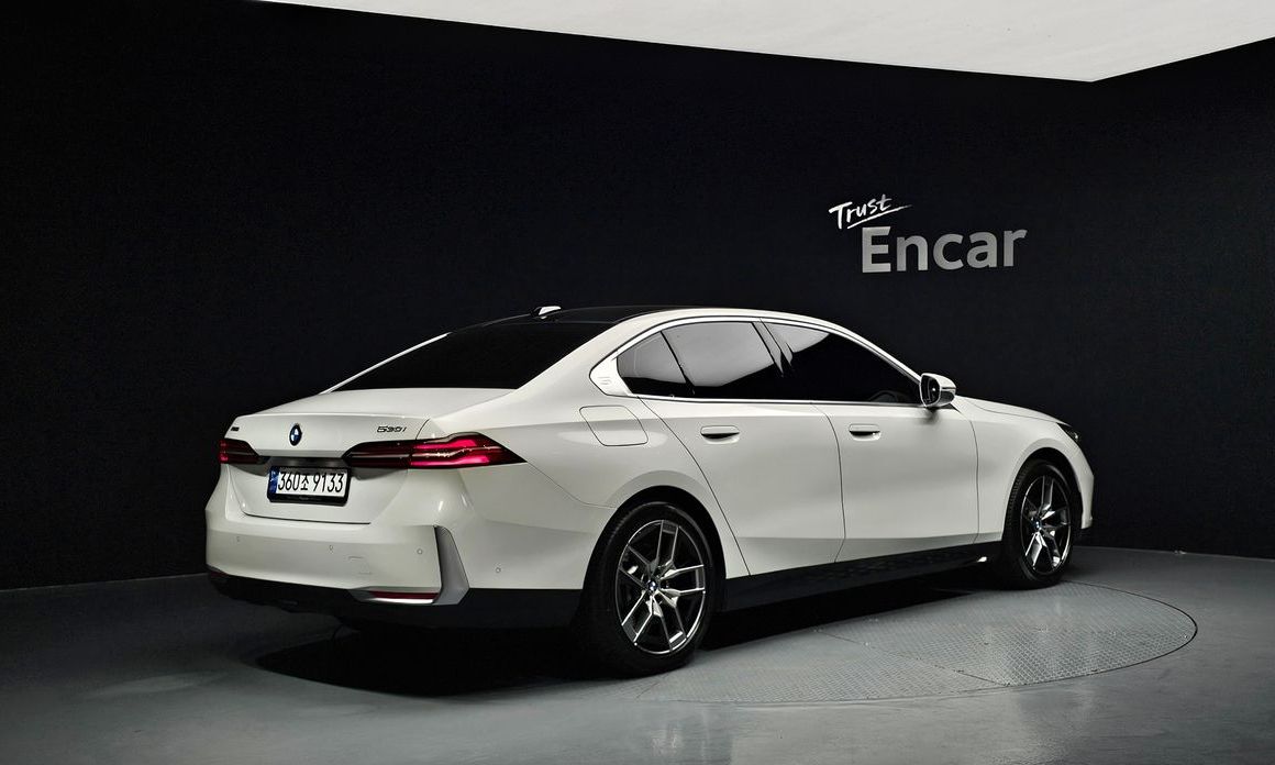 BMW 5-Series 2024