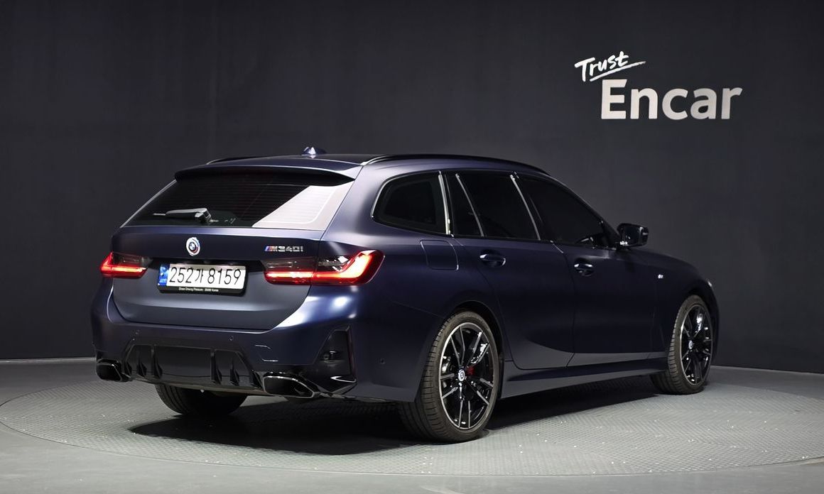 BMW 3-Series 2023
