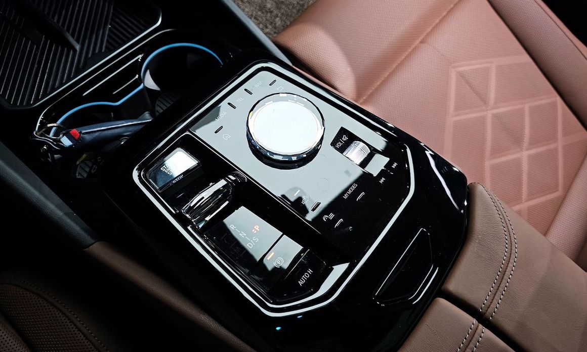 BMW 5-Series 2024