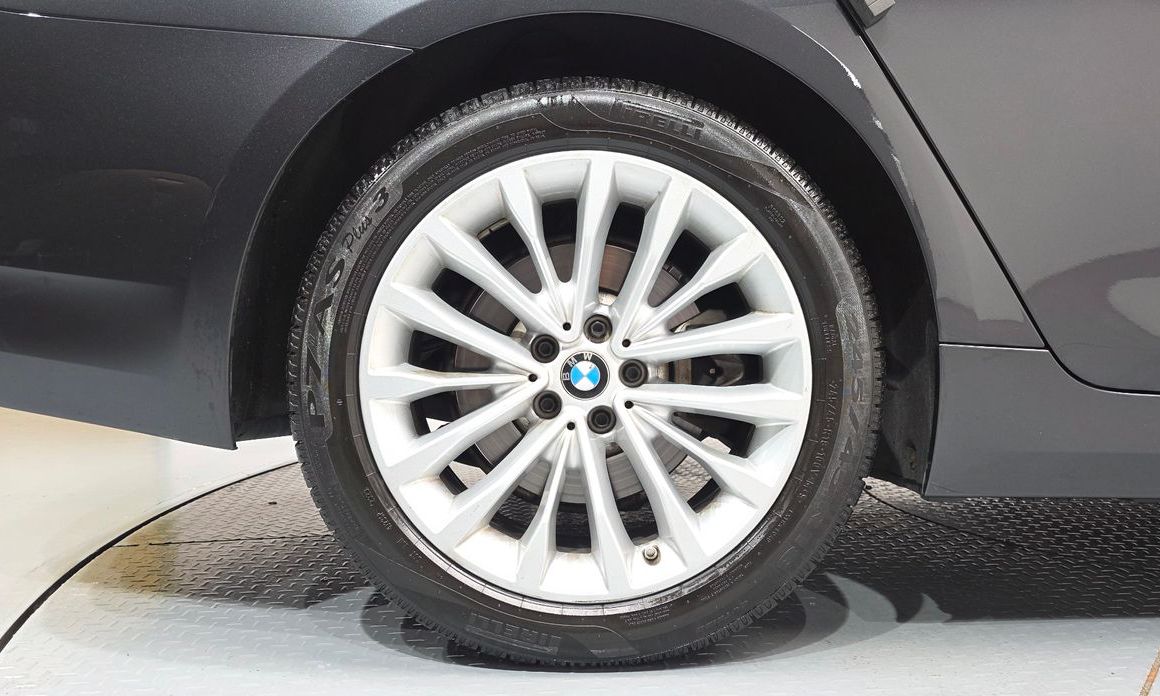 BMW 5-Series 2022