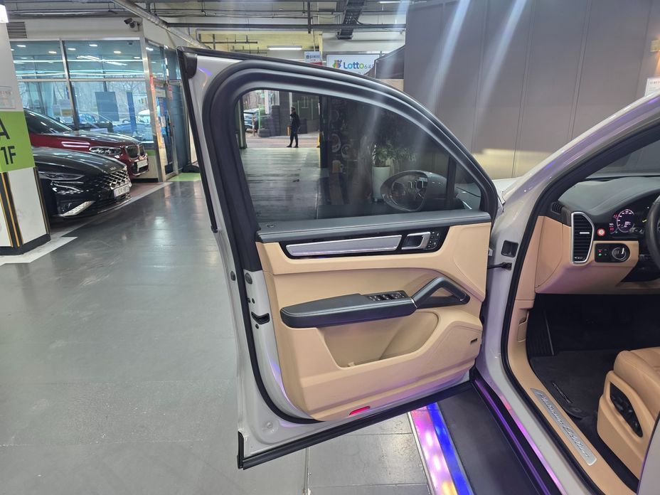 Porsche Cayenne 2023