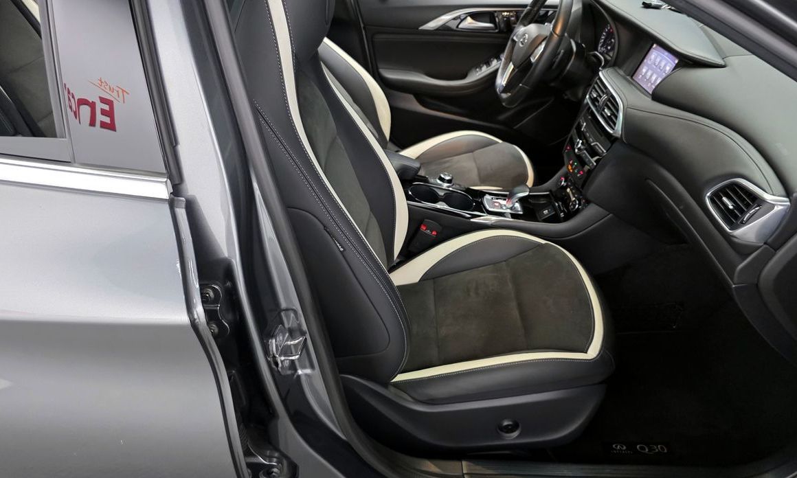 Infiniti Q30 2019