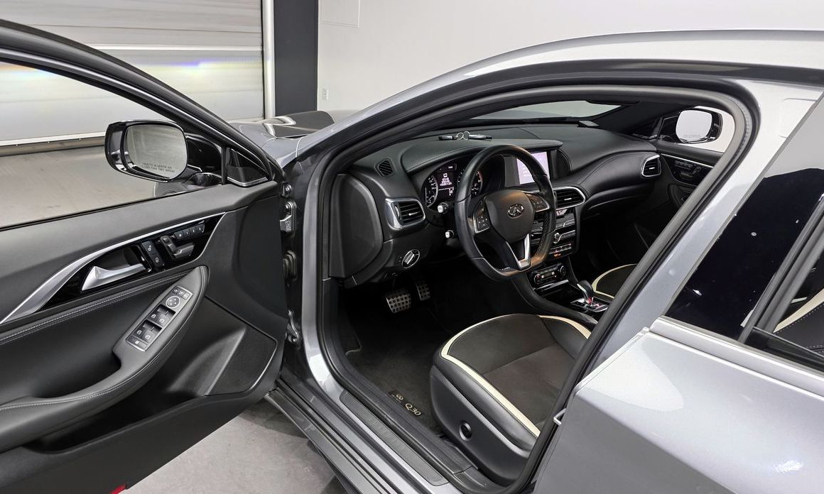 Infiniti Q30 2019