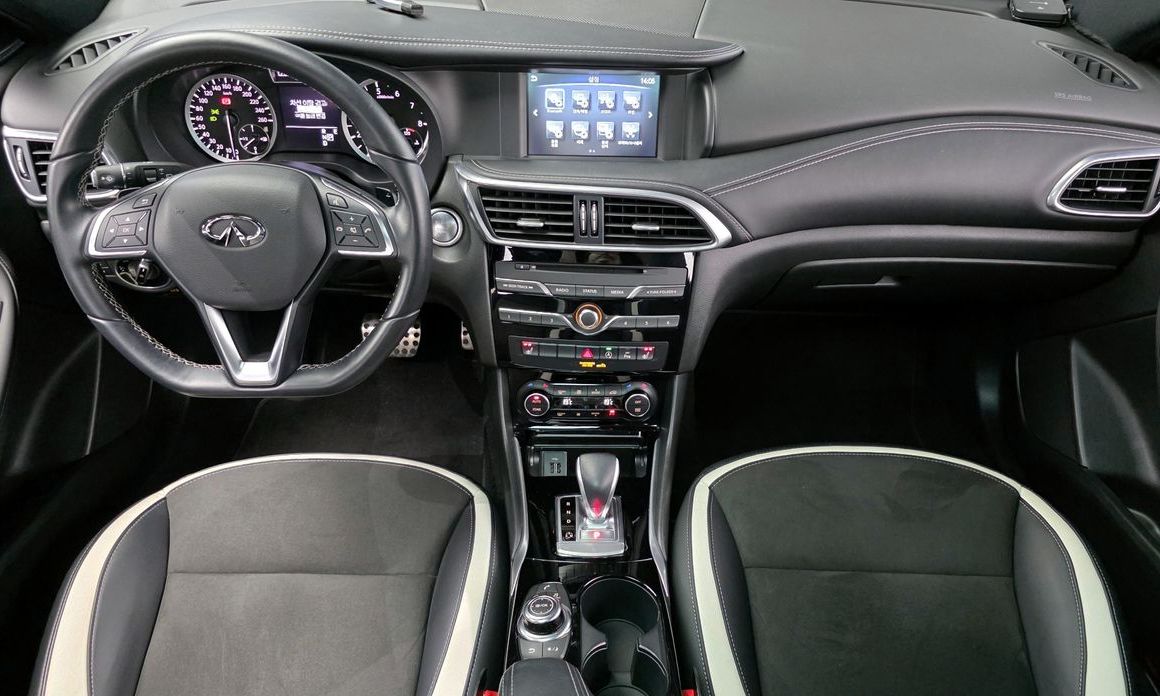 Infiniti Q30 2019