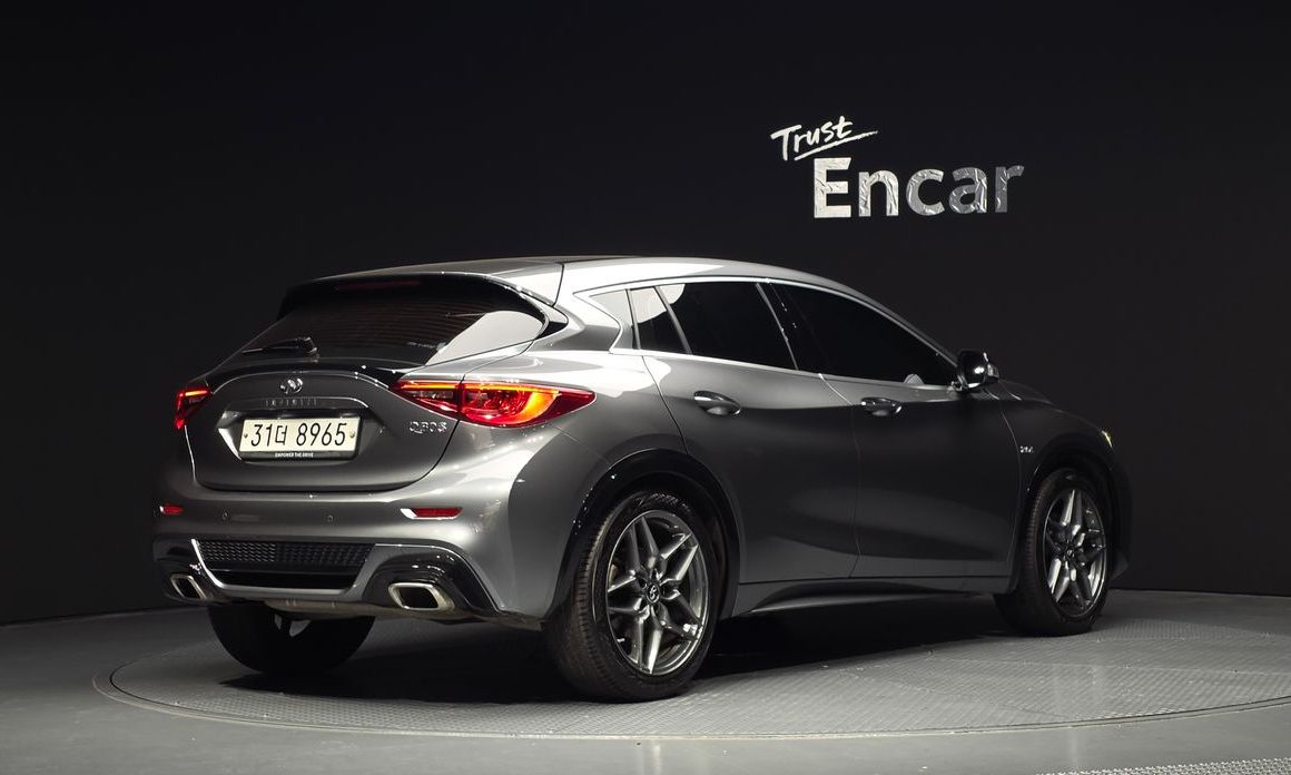 Infiniti Q30 2019