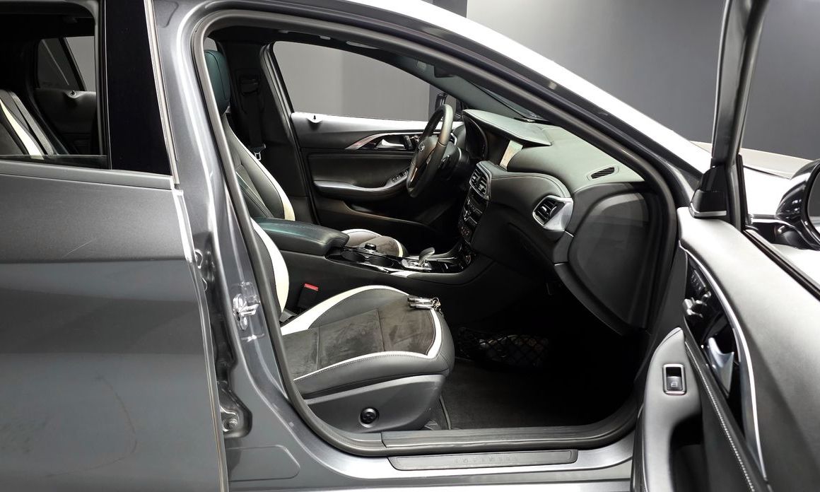 Infiniti Q30 2019