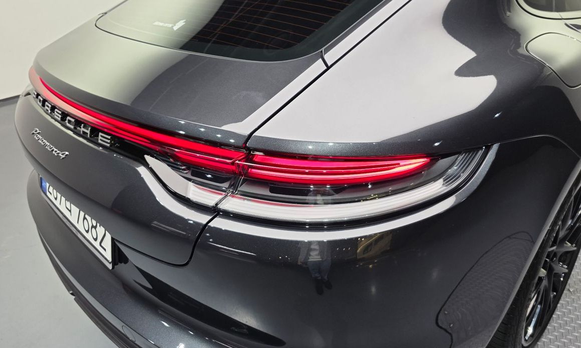 Porsche Panamera 2021