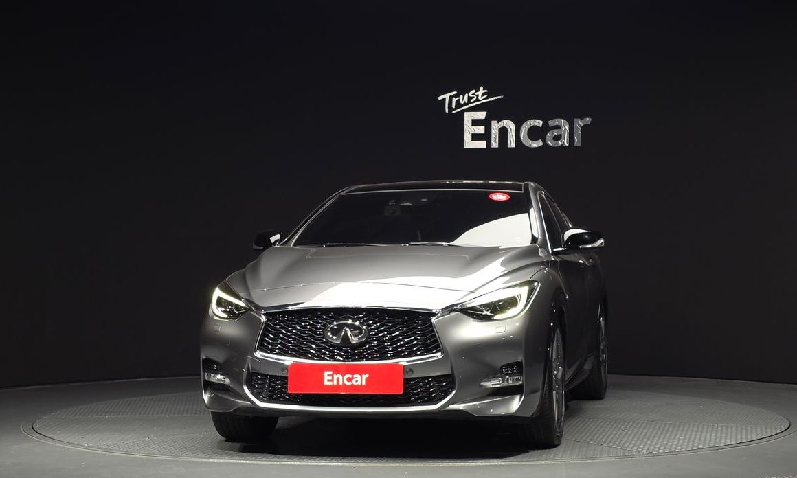 Infiniti Q30 2019