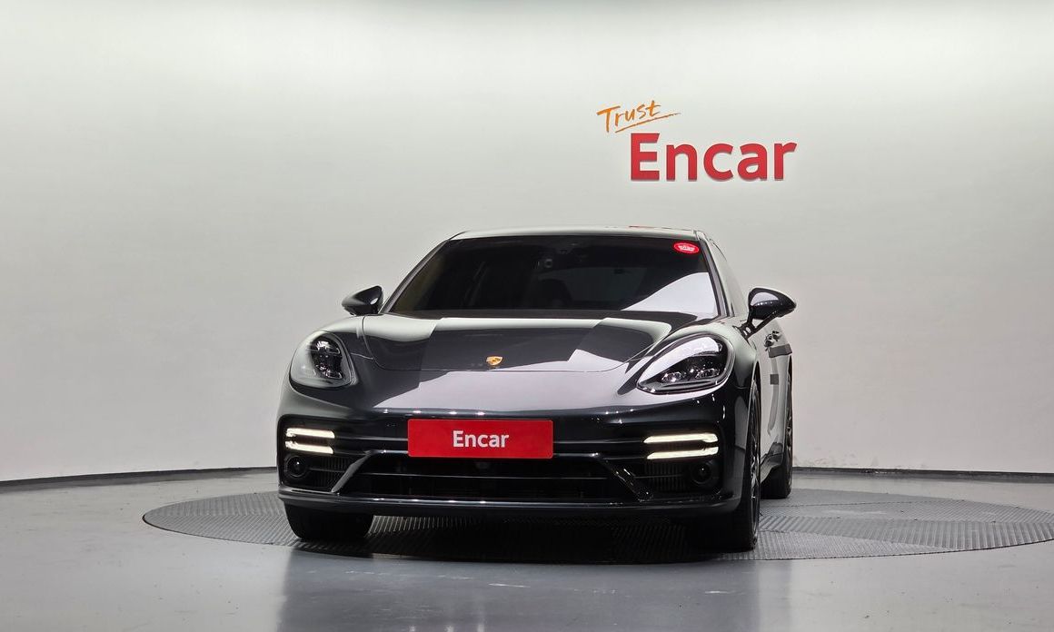 Porsche Panamera 2021