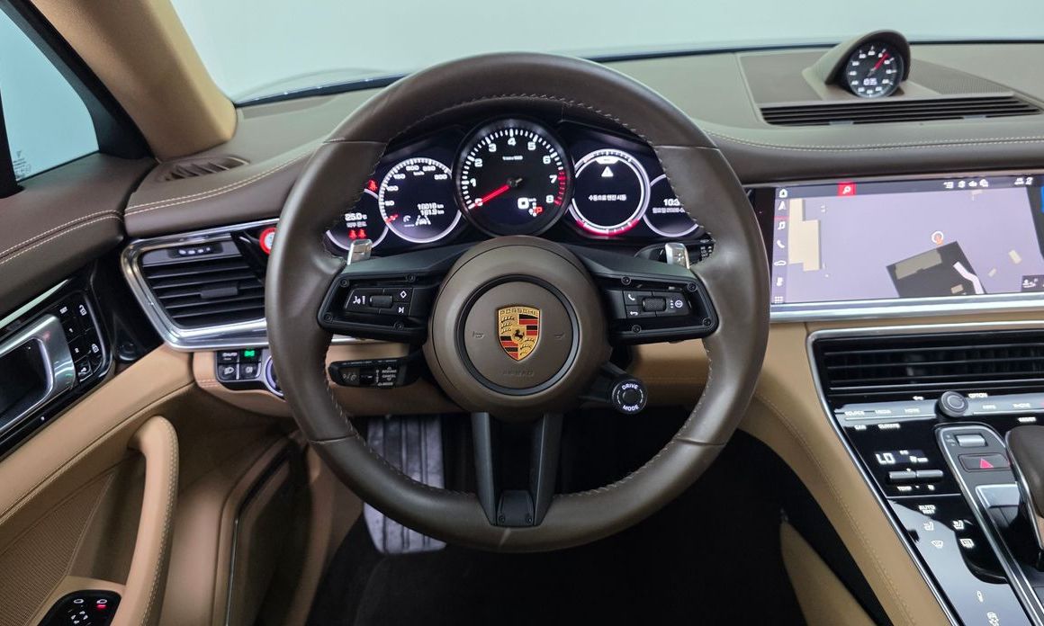 Porsche Panamera 2021