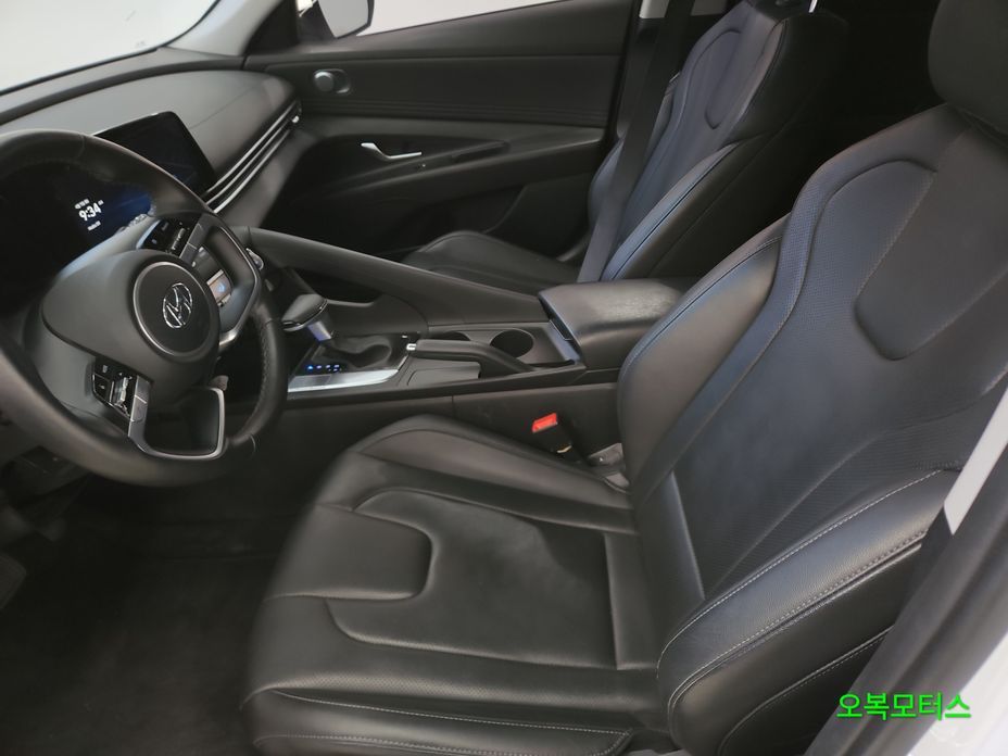 Hyundai AVANTE 2021