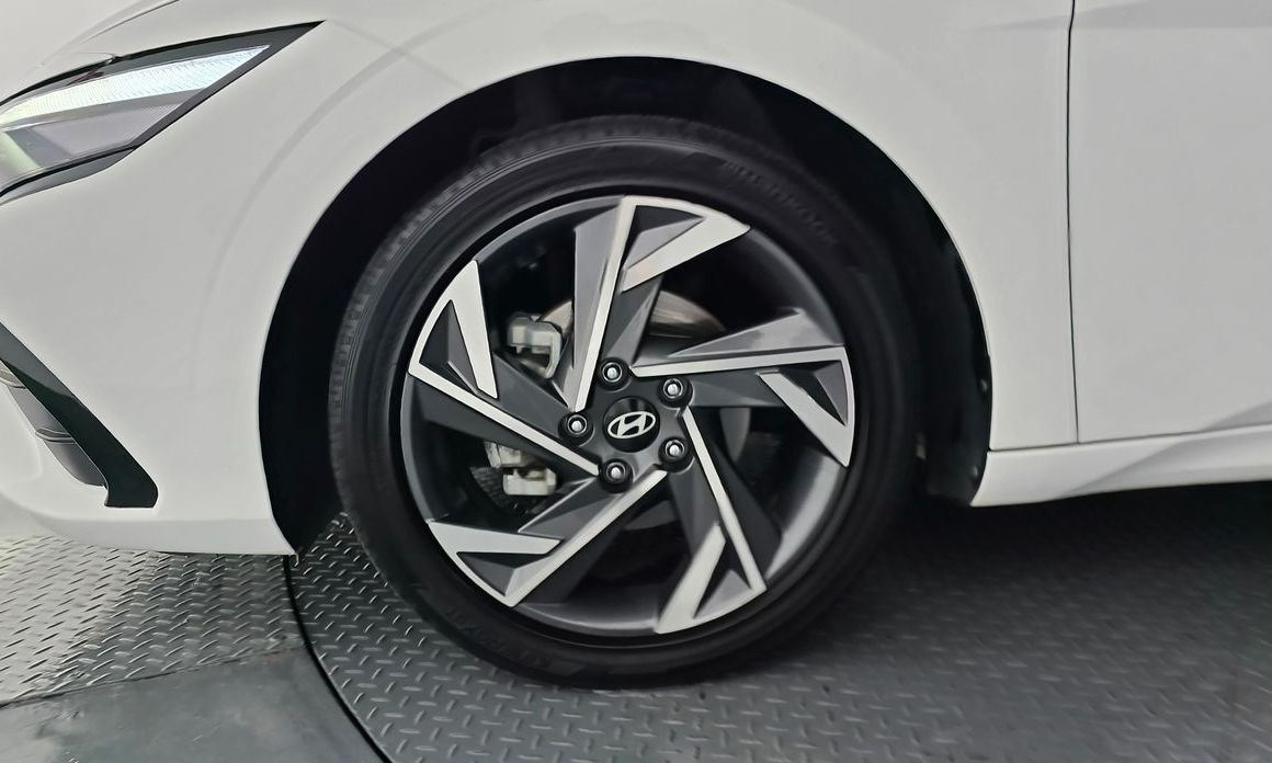 Hyundai AVANTE 2024