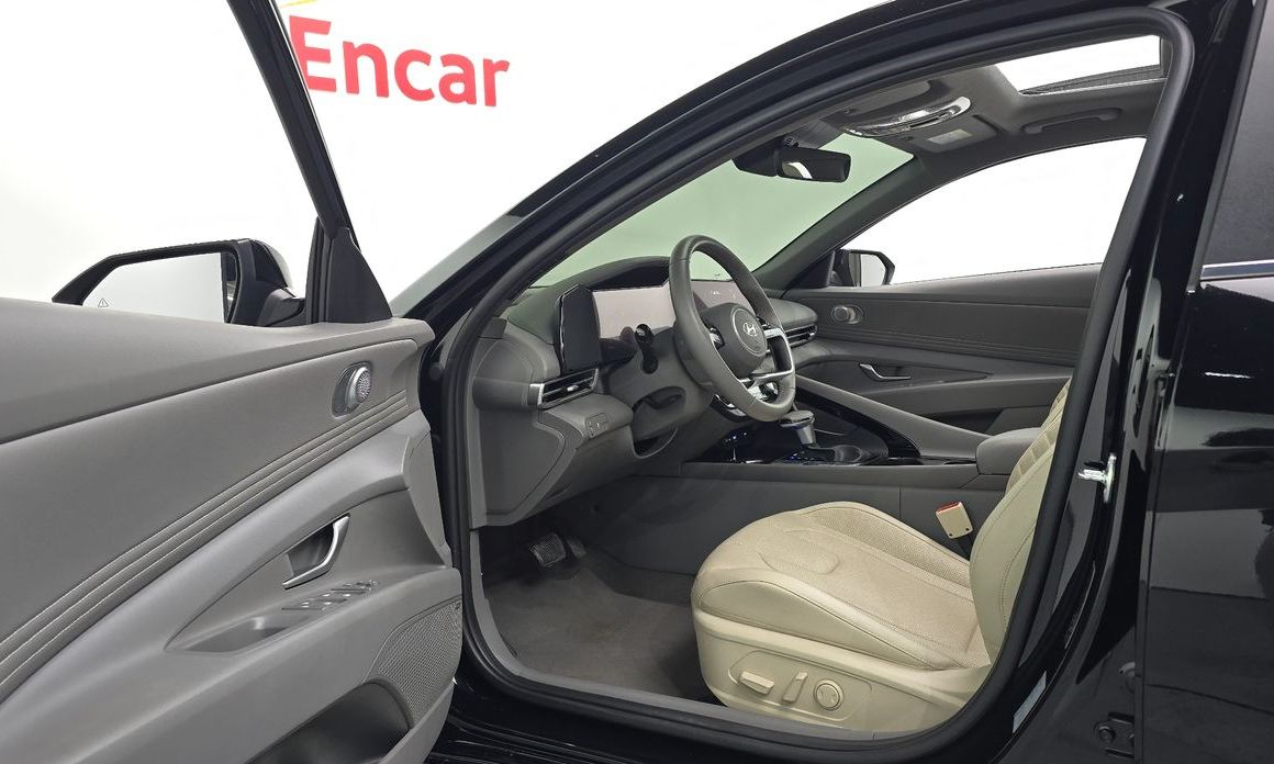 Hyundai AVANTE 2025
