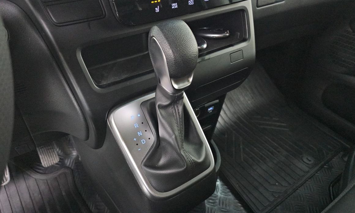 Hyundai Staria 2025