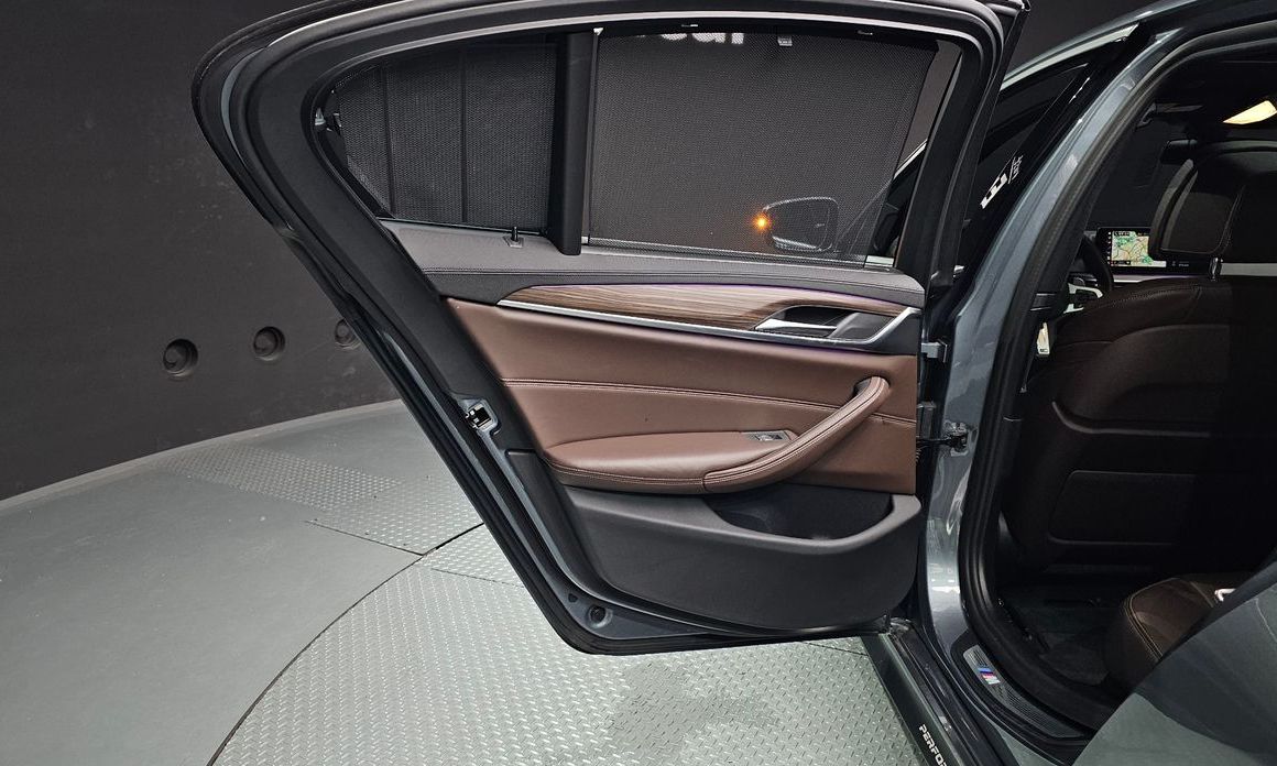 BMW 5-Series 2019