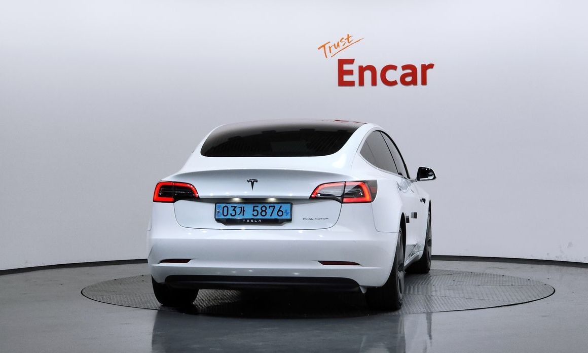 Tesla Model 3 2020