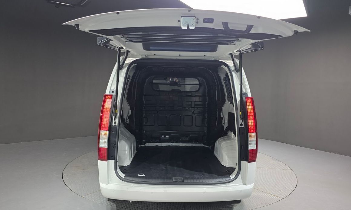 Hyundai Staria 2025