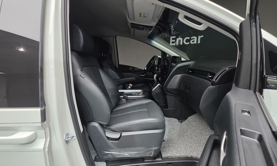 Hyundai Staria 2025