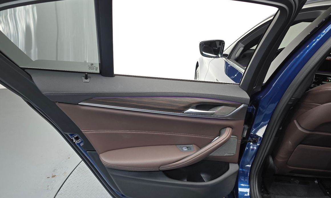 BMW 5-Series 2021