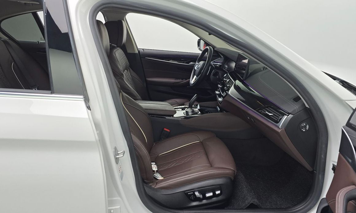 BMW 5-Series 2021