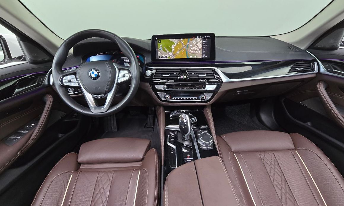 BMW 5-Series 2021