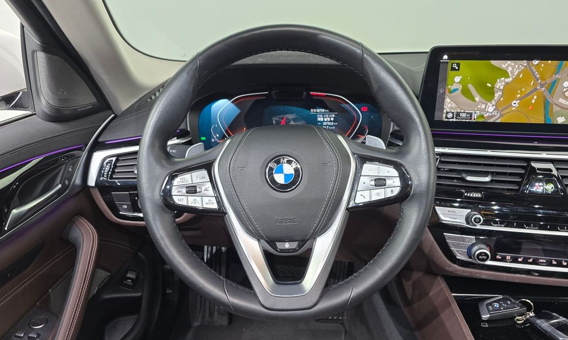 BMW 5-Series 2021