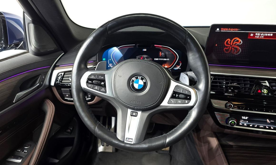 BMW 5-Series 2021