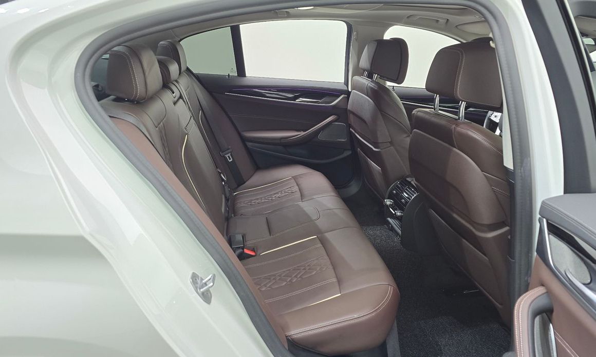 BMW 5-Series 2021
