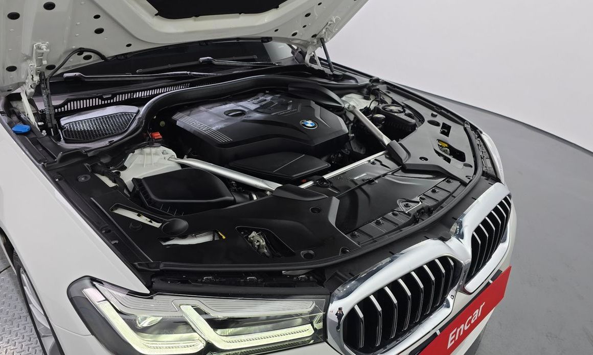 BMW 5-Series 2021