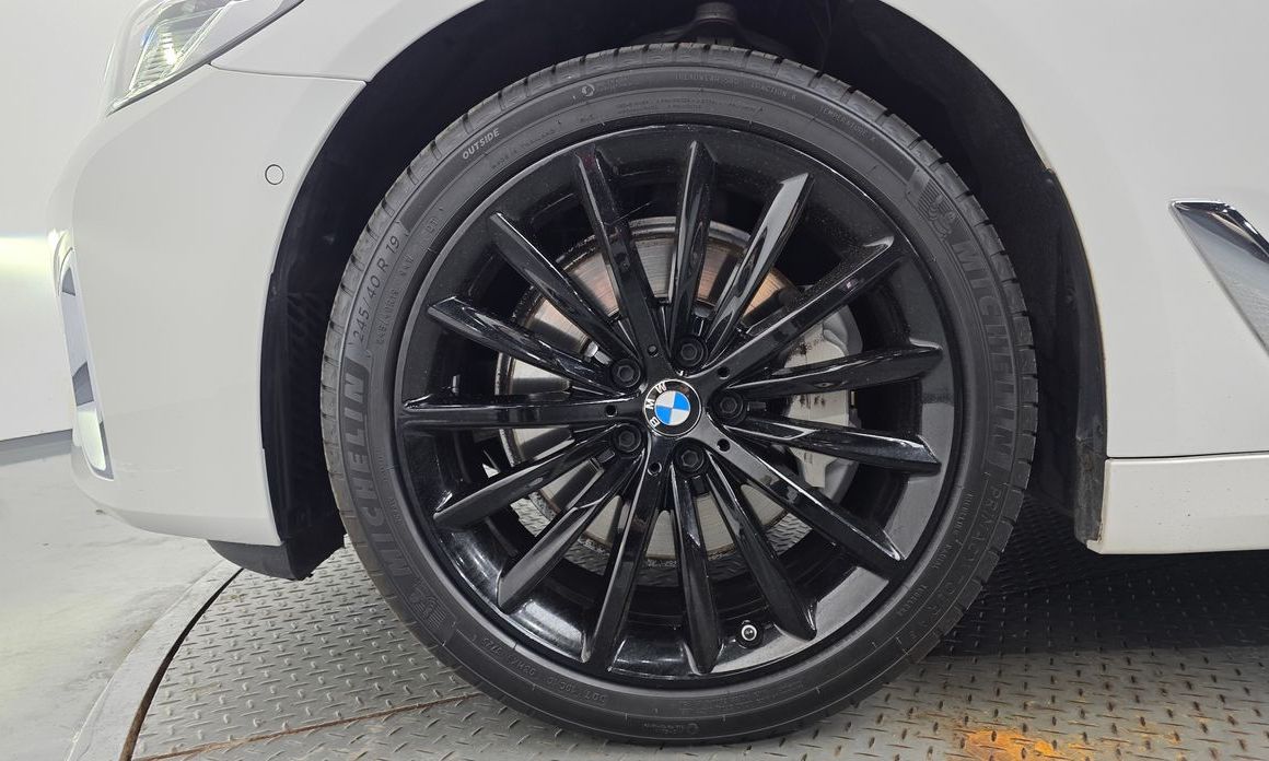 BMW 5-Series 2023