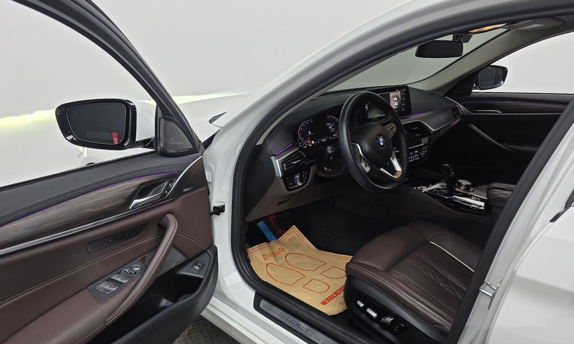 BMW 5-Series 2023