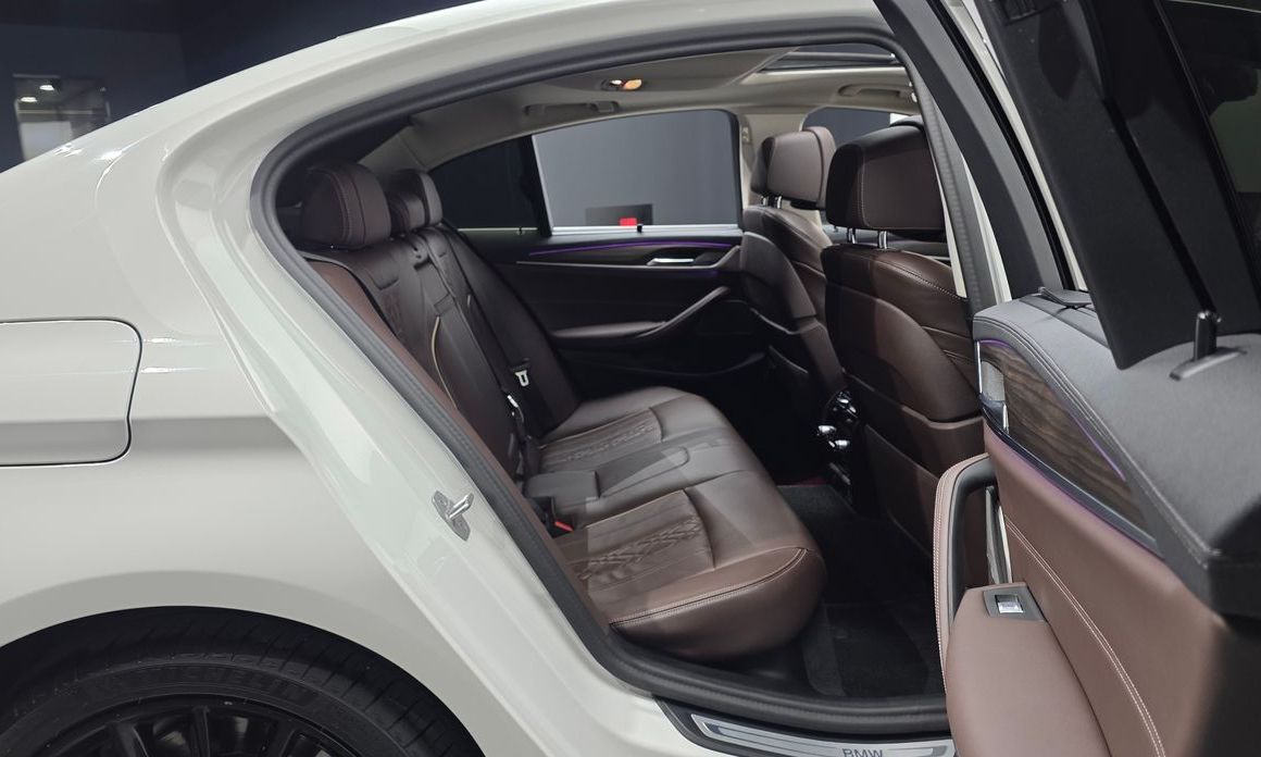 BMW 5-Series 2023