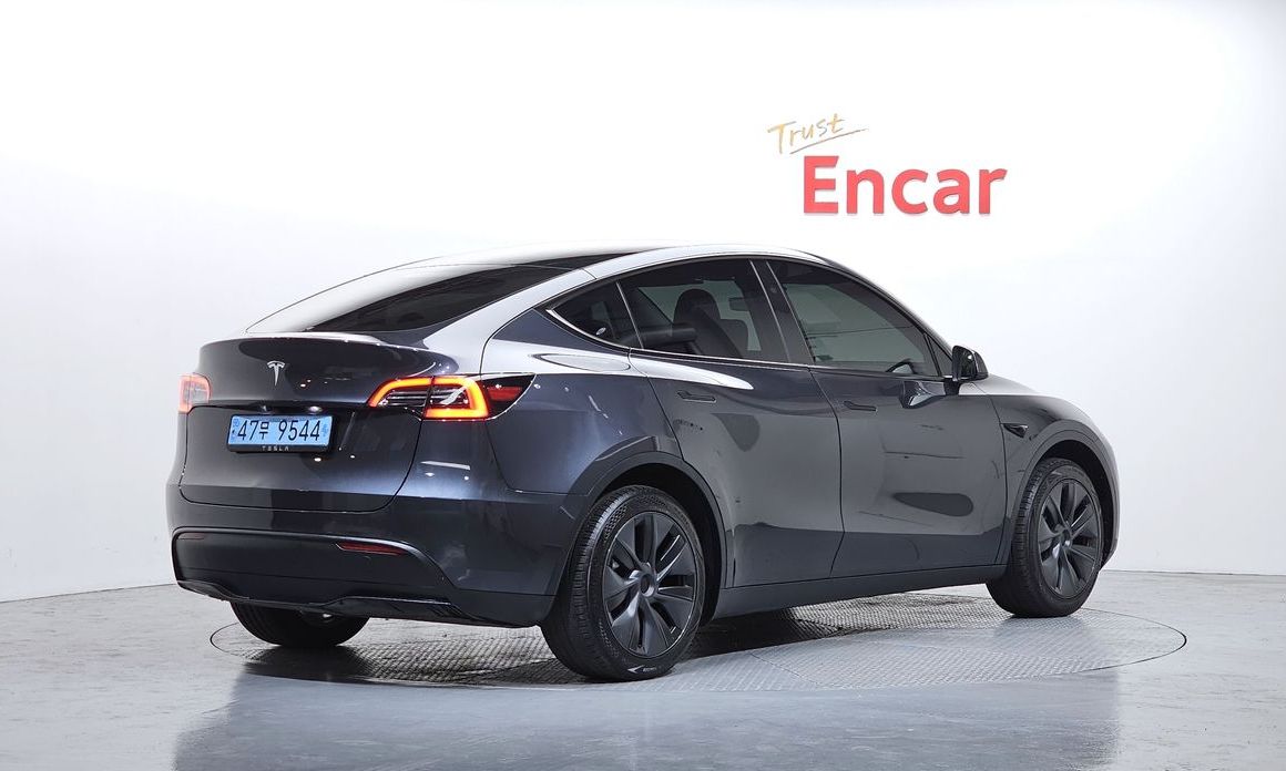 Tesla Model Y 2024