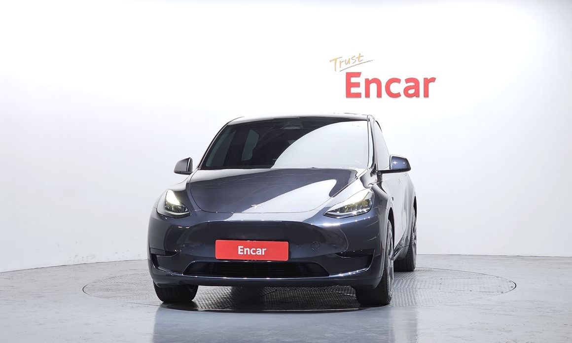Tesla Model Y 2024