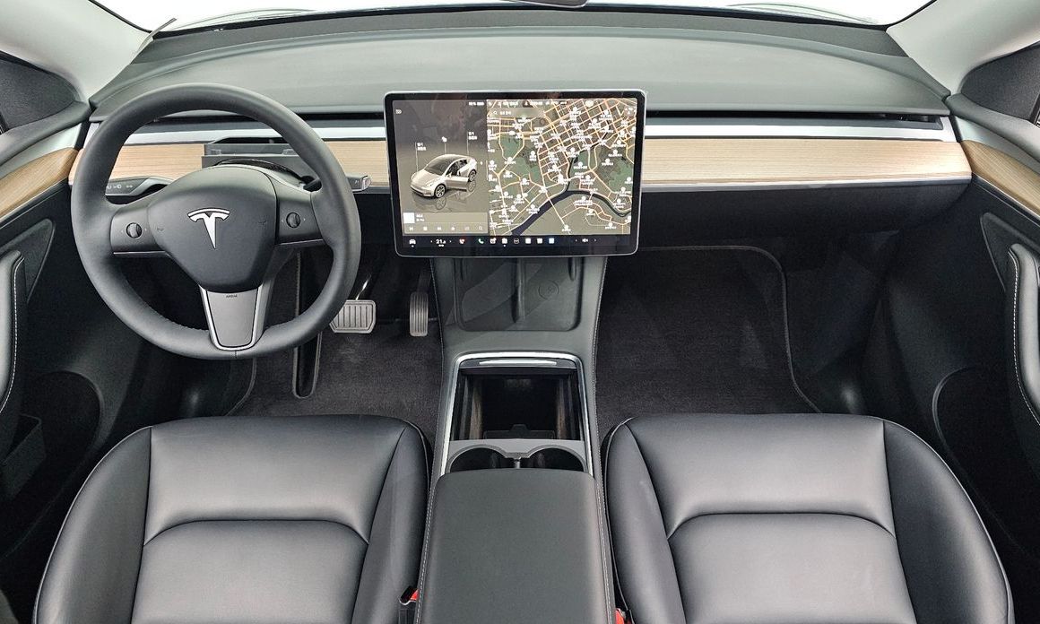 Tesla Model Y 2024