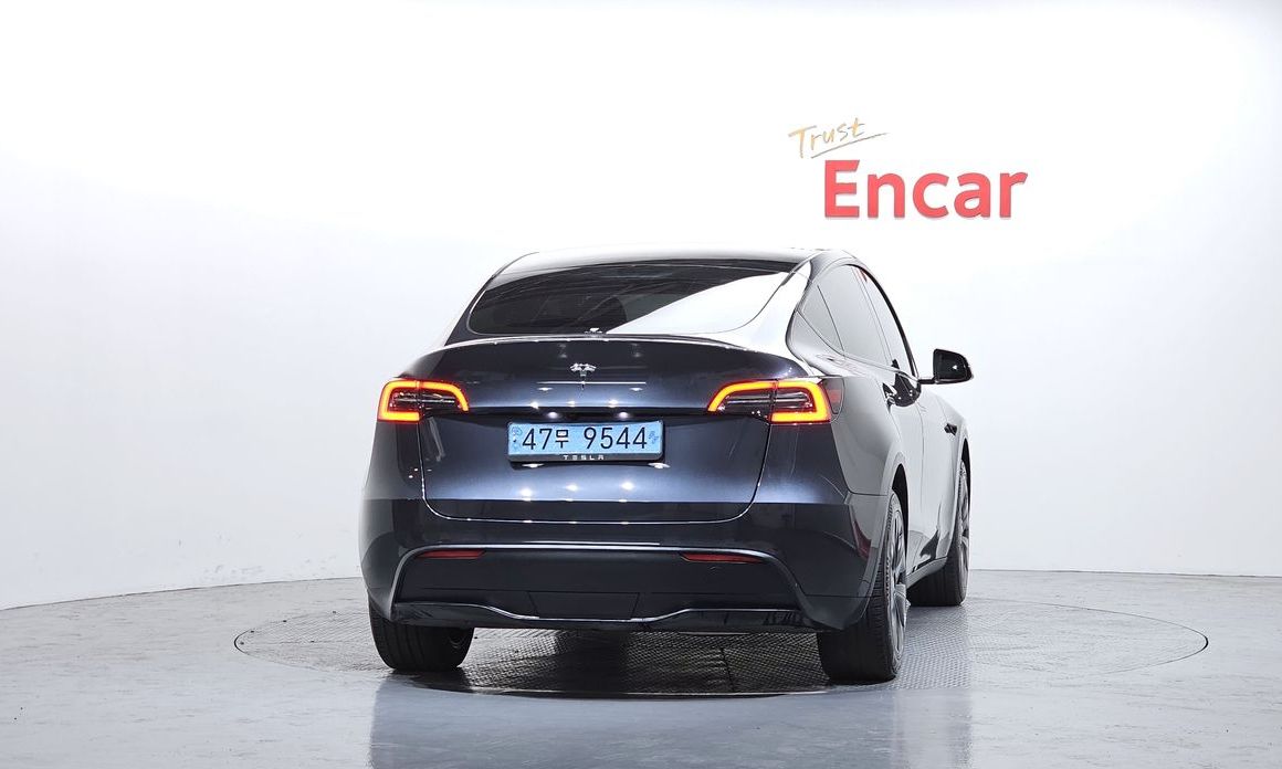 Tesla Model Y 2024