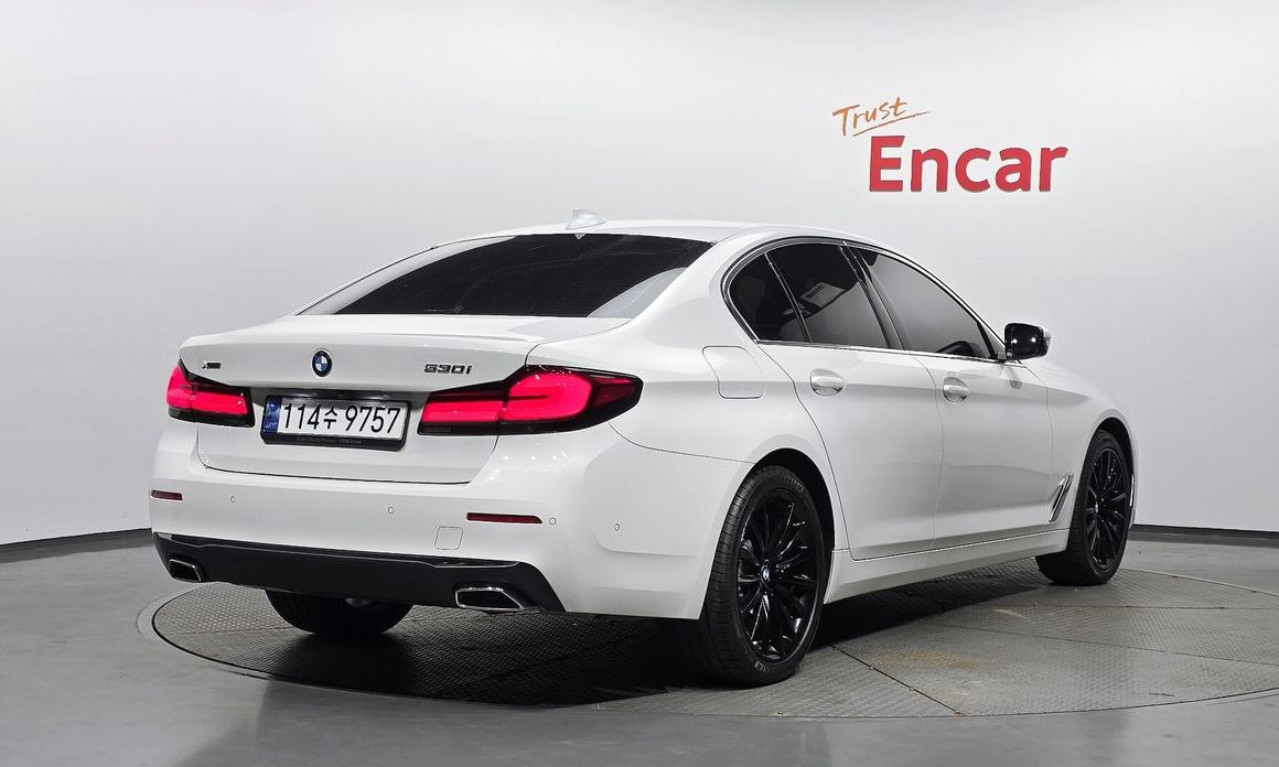 BMW 5-Series 2023