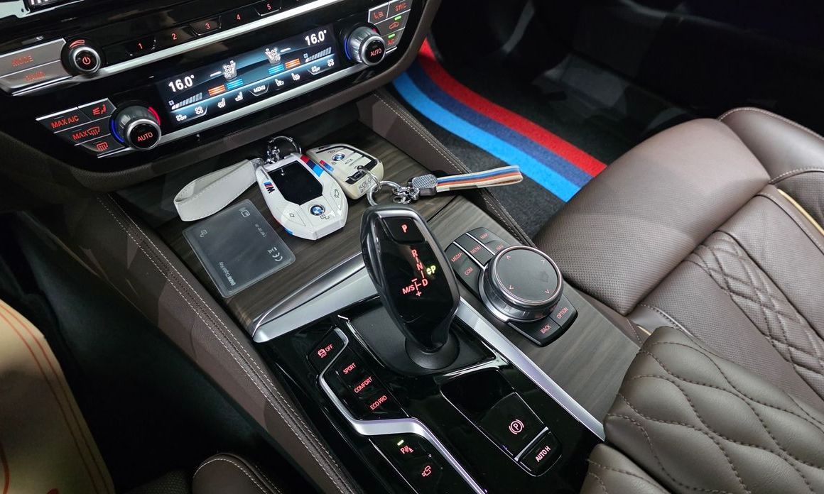 BMW 5-Series 2023