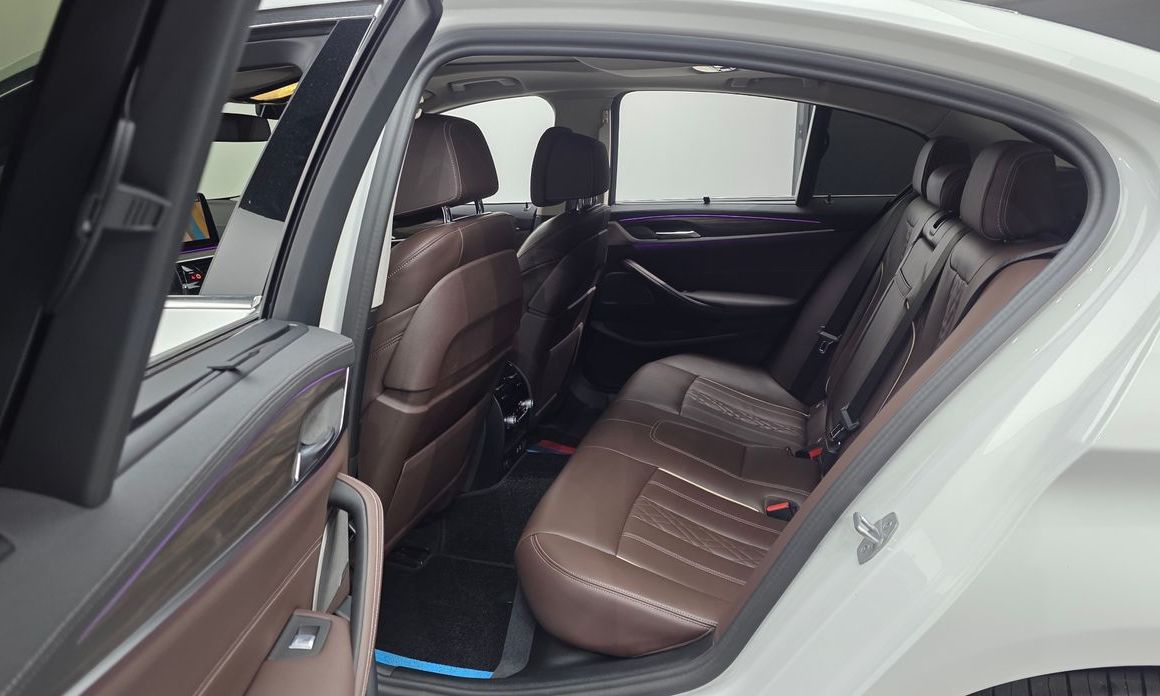BMW 5-Series 2023